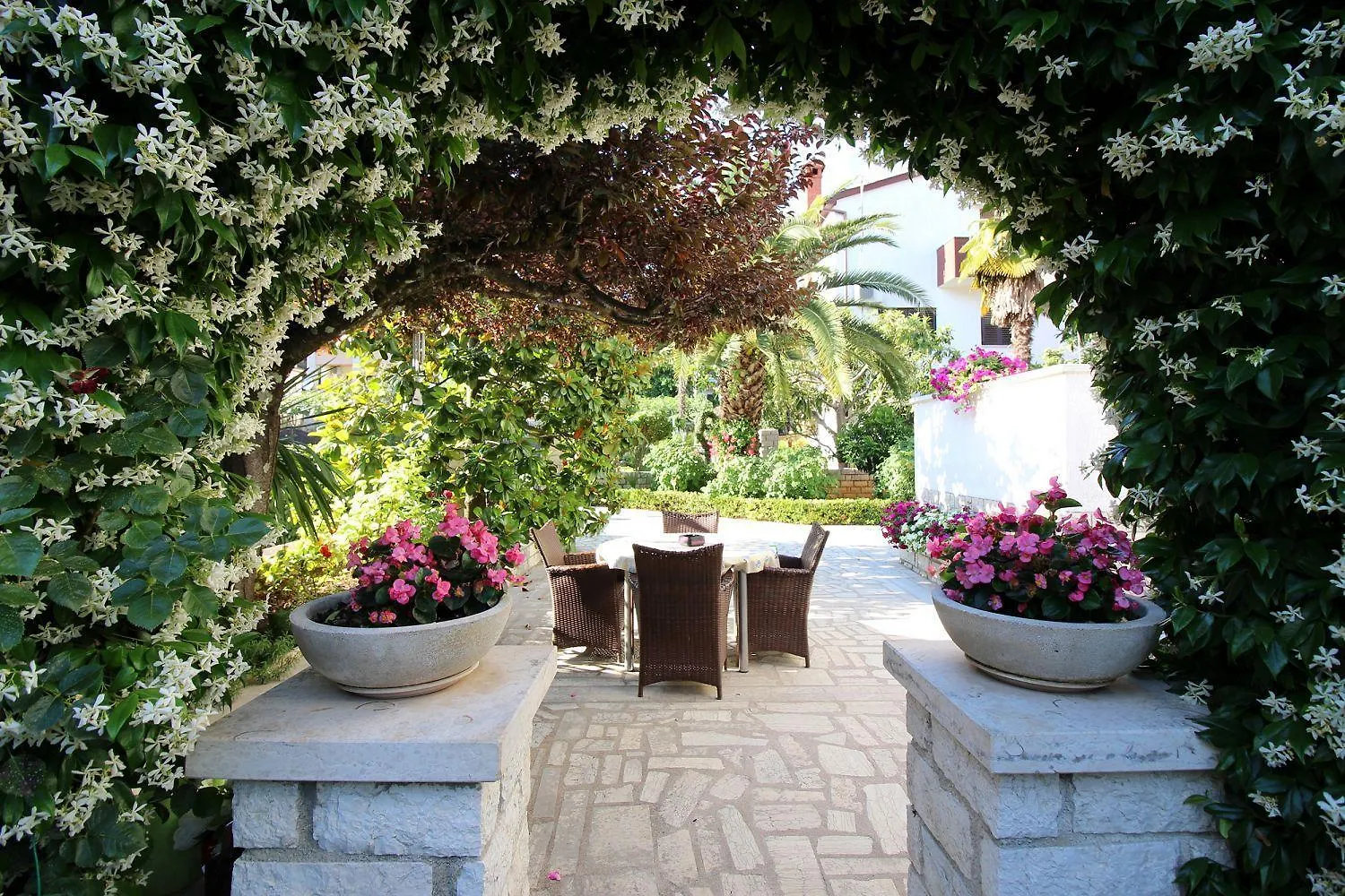 Komfortables Apartment Mit Privater Terrasse, Spielplatz, Grill, Liegen, Waschmaschine Poreč