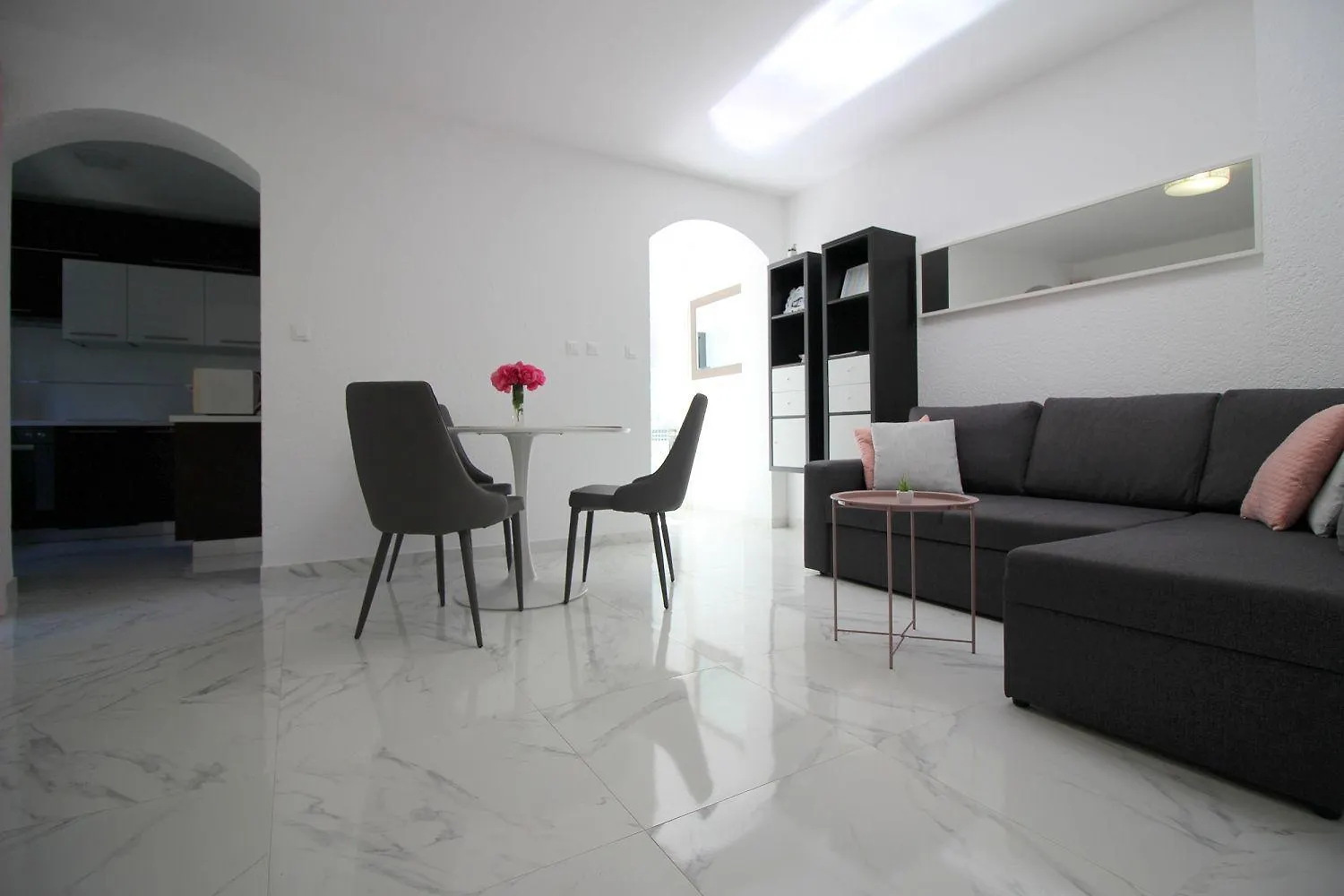 Komfortables Apartment Mit Privater Terrasse, Spielplatz, Grill, Liegen, Waschmaschine Poreč Kroatien