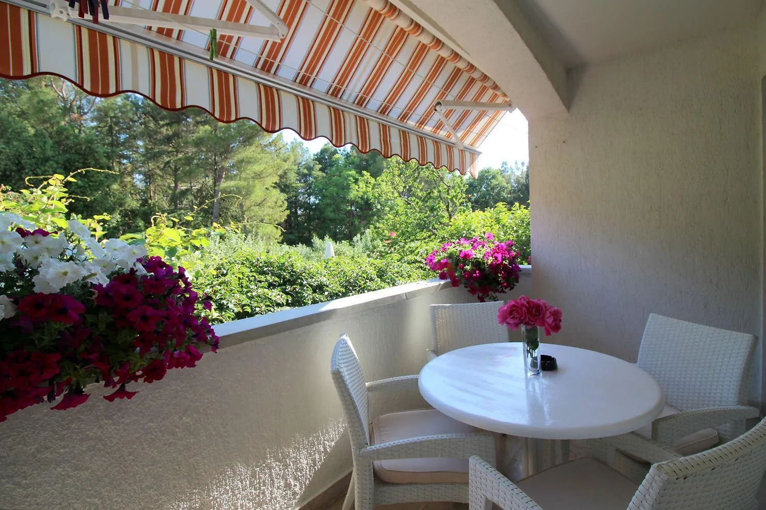 Komfortables Apartment Mit Privater Terrasse, Spielplatz, Grill, Liegen, Waschmaschine Poreč