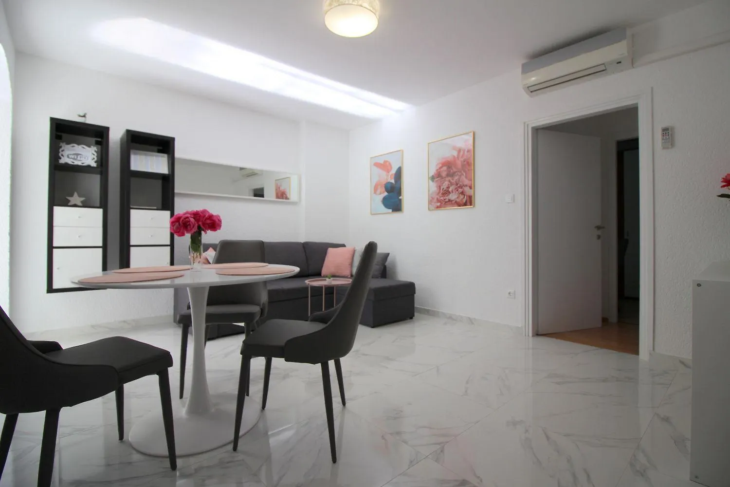 Komfortables Apartment Mit Privater Terrasse, Spielplatz, Grill, Liegen, Waschmaschine Poreč