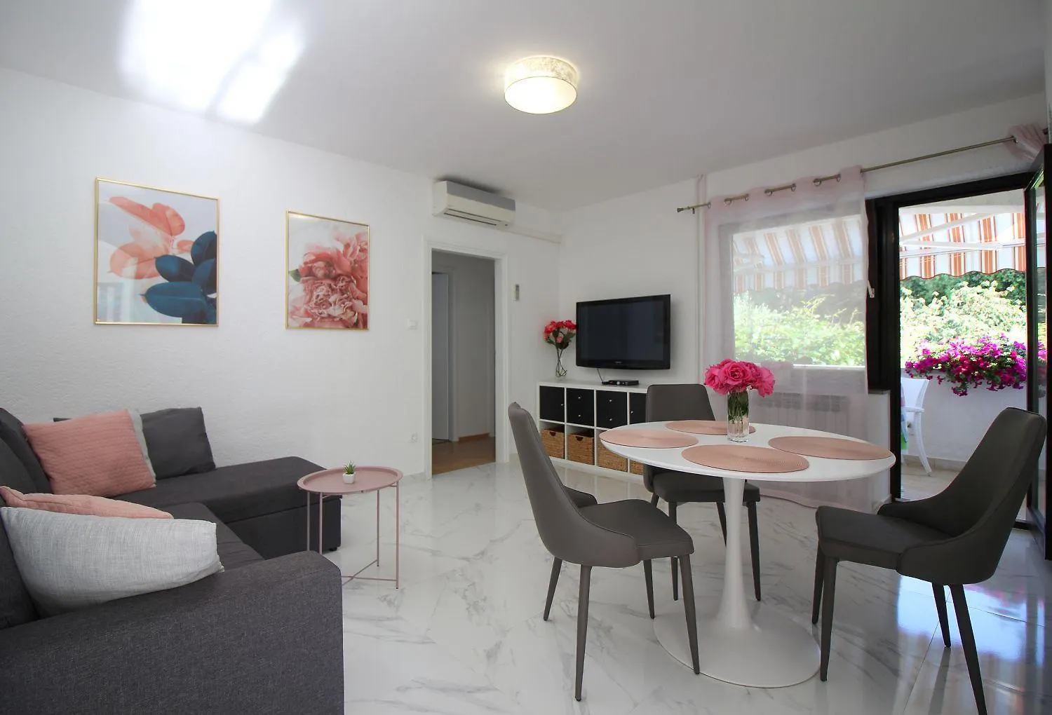 Komfortables Apartment Mit Privater Terrasse, Spielplatz, Grill, Liegen, Waschmaschine Poreč