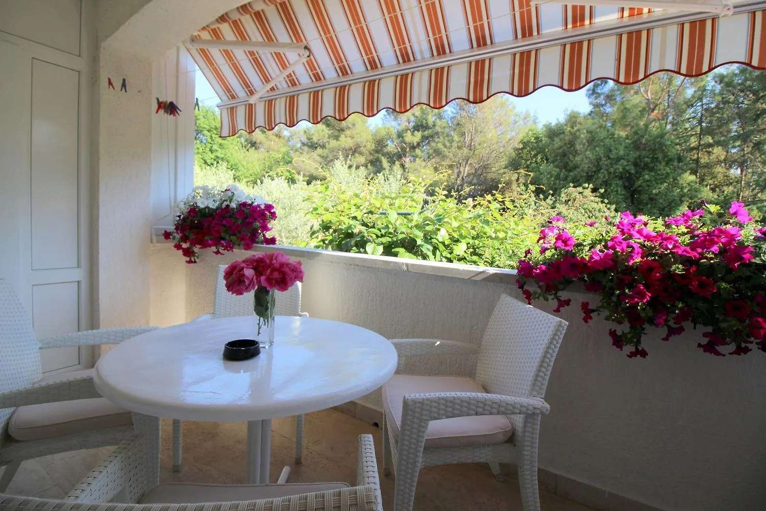 Komfortables Apartment Mit Privater Terrasse, Spielplatz, Grill, Liegen, Waschmaschine Poreč